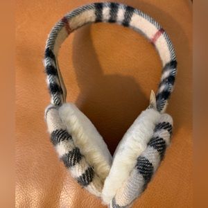 Burberry London nova check ear muffs 100% cashmere